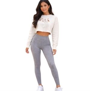 Forever 21 Cream Graphic Cropped. Size S.